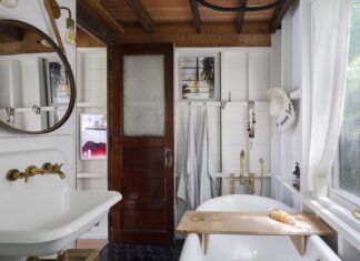 Espelhos de parede: 13 ideias de como usar o recurso na decoração