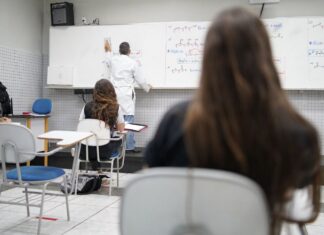 Professores da rede estadual de ensino anunciam greve em aula presencial