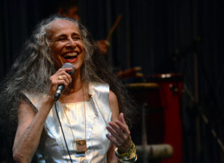 Lives Carnaval 2021: Agenda para curtir em casa, sem aglomerar Maria Bethânia