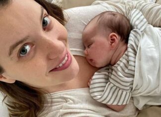 Nathalia Dill posta foto com filha recém-nascida