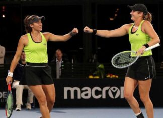 Stefani e Hayley batem chinesas e vão à final do WTA de Adelaide