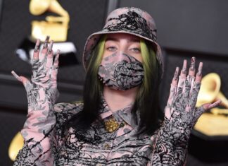 Grammy 2021: caveira, máscara e volumes marcam “red carpet”