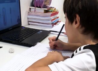 Alunos da rede estadual priorizados com chip de internet devem agendar retirada