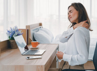 Evite dores na nuca cuidando corretamente de sua postura