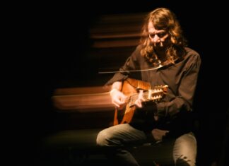 Lenine faz show virtual neste sábado com repertório que mescla músicas novas e antigas