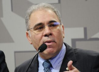 Bolsonaro anuncia Marcelo Queiroga como novo ministro da Saúde