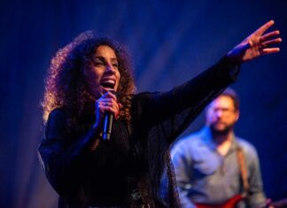 Marcia Castro brinda o público com show online nesta sexta-feira