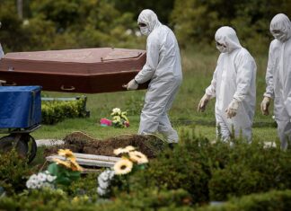 Número de mortes dispara em 24 horas e Brasil bate novo recorde