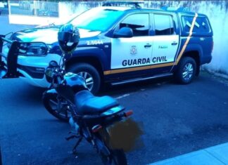 Motociclista é preso em flagrante após colidir com viatura da Guarda Municipal