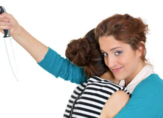 Os três signos do zodíaco que podem apunhalá-lo pelas costas