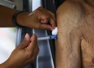 Governo de São Paulo inclui idosos de 69 anos no calendário de vacinação contra a Covid-19