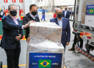 SP entrega ao Brasil total do lote de 600 mil vacinas do Butantan