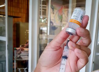 Vacinação contra Covid atende pessoas com 62 anos