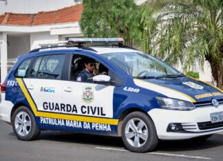 Homem é preso pela Guarda Civil por agredir esposa e desacatar delegado