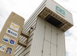 Governo anuncia parceria para lançamentos de satélites