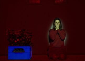 Atriz Nicole Marangoni apresenta o monólogo “EU|TELMA” na programação do Sesc em Casa