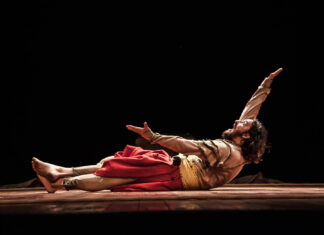 Maksin Oliveira encena o espetáculo “O Incansável Dom Quixote”