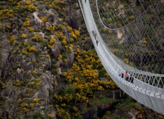 Portugal inaugura ponte suspensa de pedestres mais longa do mundo
