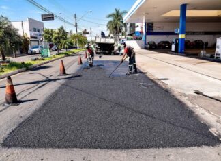 Com tempo seco, Prefeitura prossegue com tapa-buracos em vários bairros