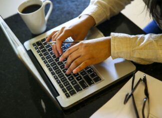 Em 2020, 21 mil pegaram Covid-19 em ambientes de trabalho