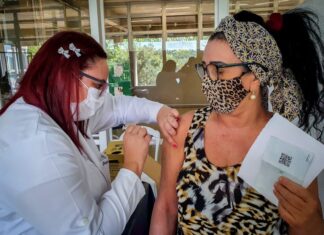 Nascidos em 1956 são vacinados contra a Covid nesta quinta-feira em Rio Claro