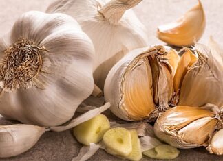 Elimine problemas de acne e caspa com alho Elimine problemas de acne e caspa com alho