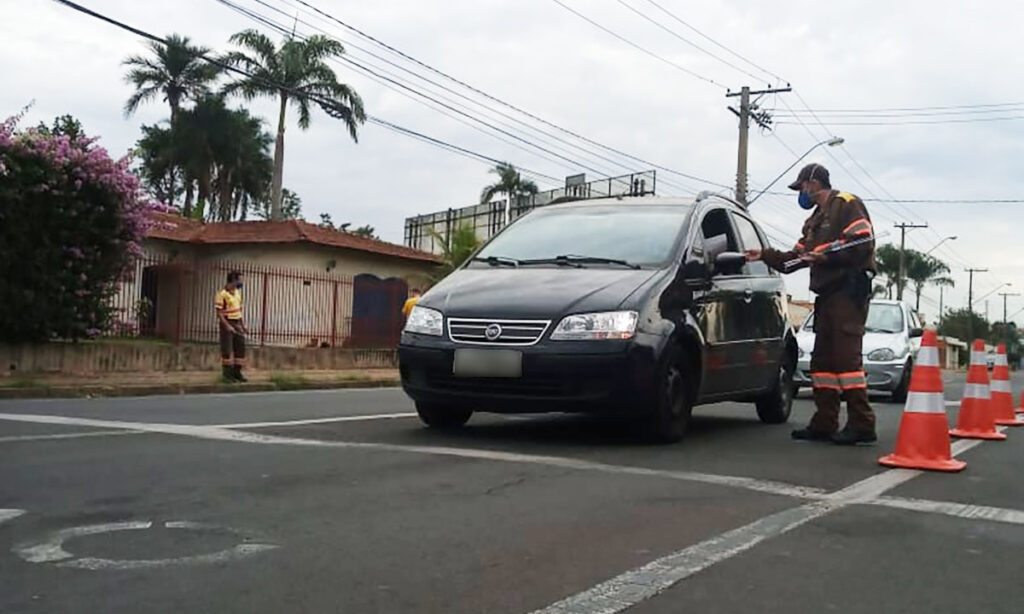 Antenas de proteção para motociclistas são distribuídas em Rio Claro