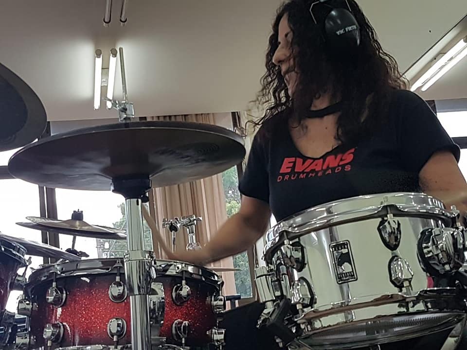 Baterista Vera Figueiredo apresenta show "Tambor" 