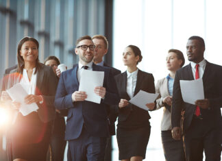 Carreiras de TI estão em alta para os próximos anos Carreiras de TI estão em alta no Brasil e no mundo. Isso é resultado da necessidade de profissionais especializados em segurança digital