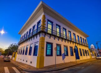 Museu ganha escultura feita com sucatas da antiga fábrica Skol-Caracu Museu ganha escultura feita com sucatas da antiga fábrica Skol-Caracu