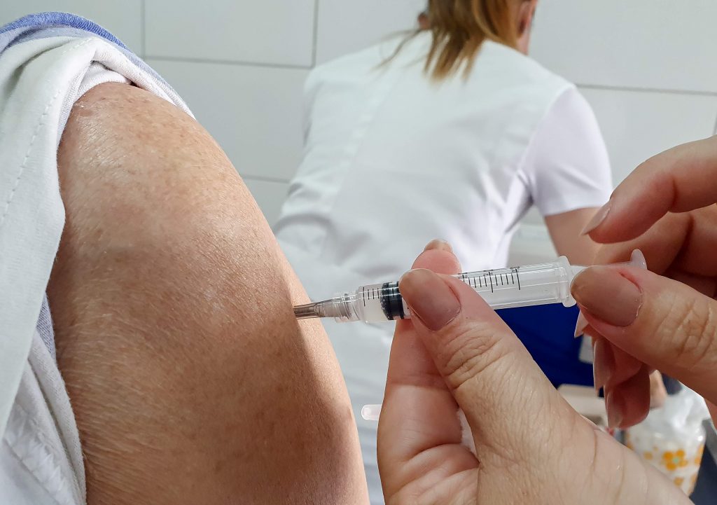 Rio Claro começa a vacinar pessoas com 42 anos e comorbidades
