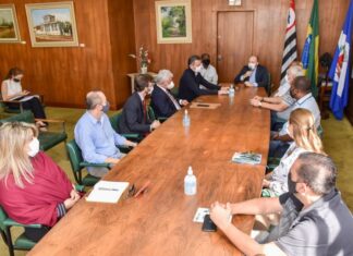 Prefeitura e sindicato dos servidores assinam acordo coletivo de trabalho