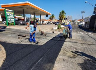 Prefeitura reduz valeta na Avenida 4 com a Rua 8 Prefeitura reduz valeta na Avenida 4 com a Rua 8