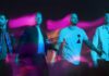 Coldplay toca com hologramas em novo clipe Coldplay toca com hologramas em novo clipe