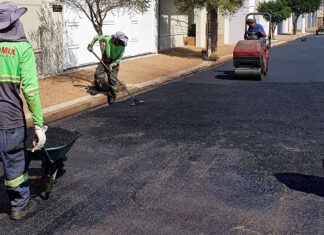 Prefeitura recupera asfalto na Av. 39 no bairro Cidade Jardim Prefeitura recupera asfalto no Cidade Jardim