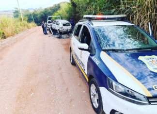 Veículo furtado é encontrado totalmente queimado em Rio Claro Veículo furtado é encontrado totalmente queimado em Rio Claro
