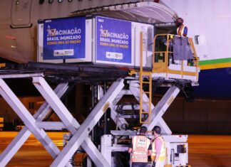 Remessa de 3,8 milhões de doses da Oxford/AstraZeneca chega ao Brasil