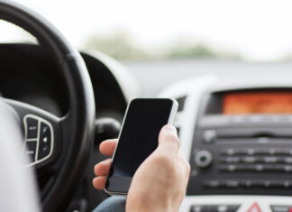 Uso de celular ao volante representa 7,5% das multas no Estado de SP Uso de celular ao volante representa 7,5% das multas no Estado de SP