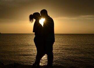 Qual é o melhor signo para namorar? Descubra! Qual é o melhor signo para namorar? Descubra!