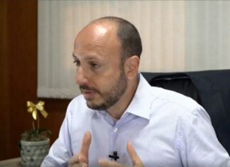 Prefeito contrata condenado por licitação para treinar Central de Compras Prefeito de Rio Claro contrata condenado por licitação para treinar Central de Compras