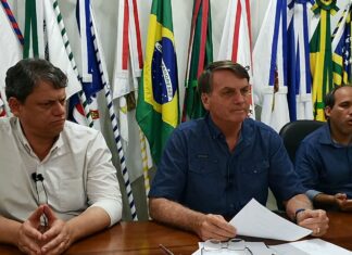 Bolsonaro negocia mudanças em projeto que muda ICMS sobre combustíveis Bolsonaro negocia mudanças em projeto que muda ICMS sobre combustíveis