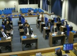 Após tramitação relâmpago, Câmara vota novos cargos para o DAAE Após gastança com cargos, vereadores querem loteria para arrecadar dinheiro