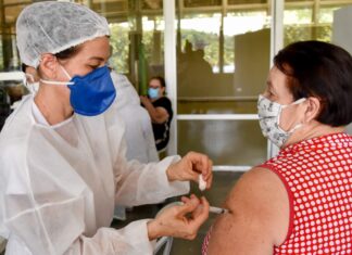 Vacinação contra a Covid-19 continua para pessoas com 60 anos ou mais