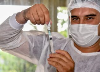 Vacina contra a Covid é aplicada em pessoas de 50 a 59 anos com comorbidade