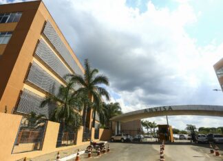 Anvisa autoriza vacina da Pfizer para crianças a partir de 12 anos Anvisa autoriza vacina da Pfizer para crianças a partir de 12 anos