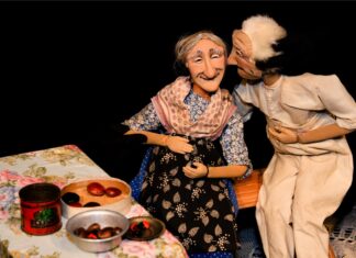 Bonecos contam histórias no espetáculo “Em Concerto” Bonecos contam histórias no espetáculo "Em Concerto”