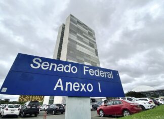 Senado aprova criação de certificado para vacinados contra covid-19 Senado aprova criação de certificado para vacinados contra covid-19