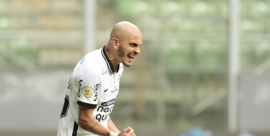Corinthians vence a primeira no Brasileirão ao superar o América-MG