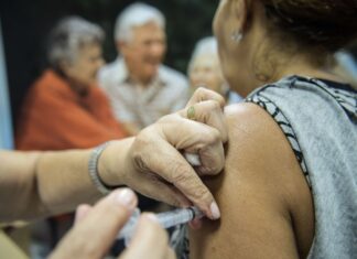 Vacinação contra a gripe entra na terceira fase ainda com baixa adesão Vacinação contra a gripe entra na terceira fase