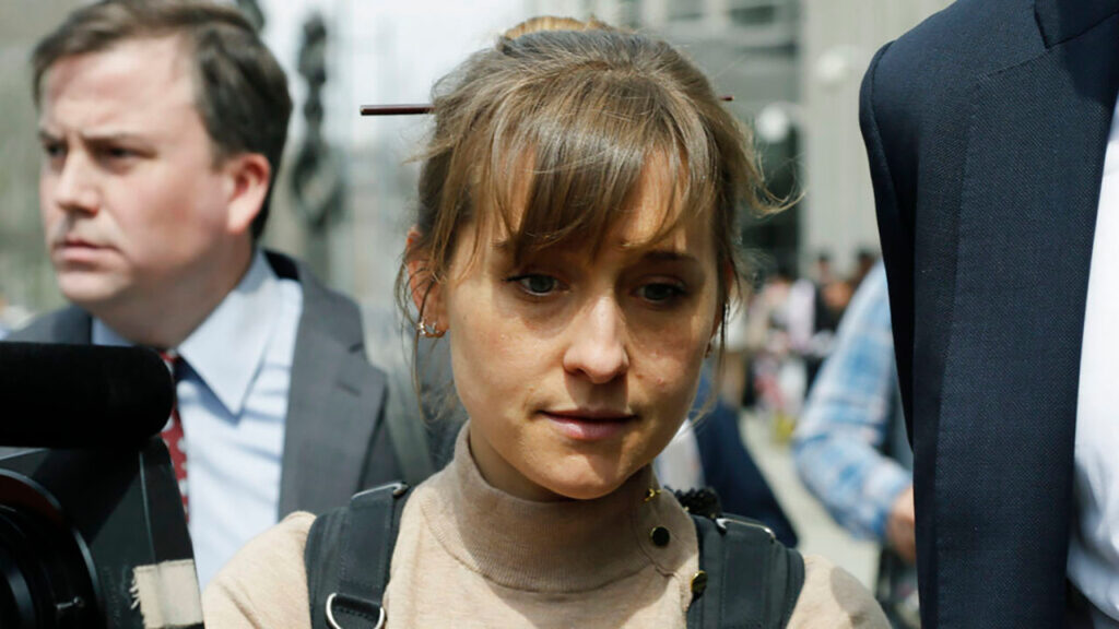 Allison Mack é condenada a três anos de prisão